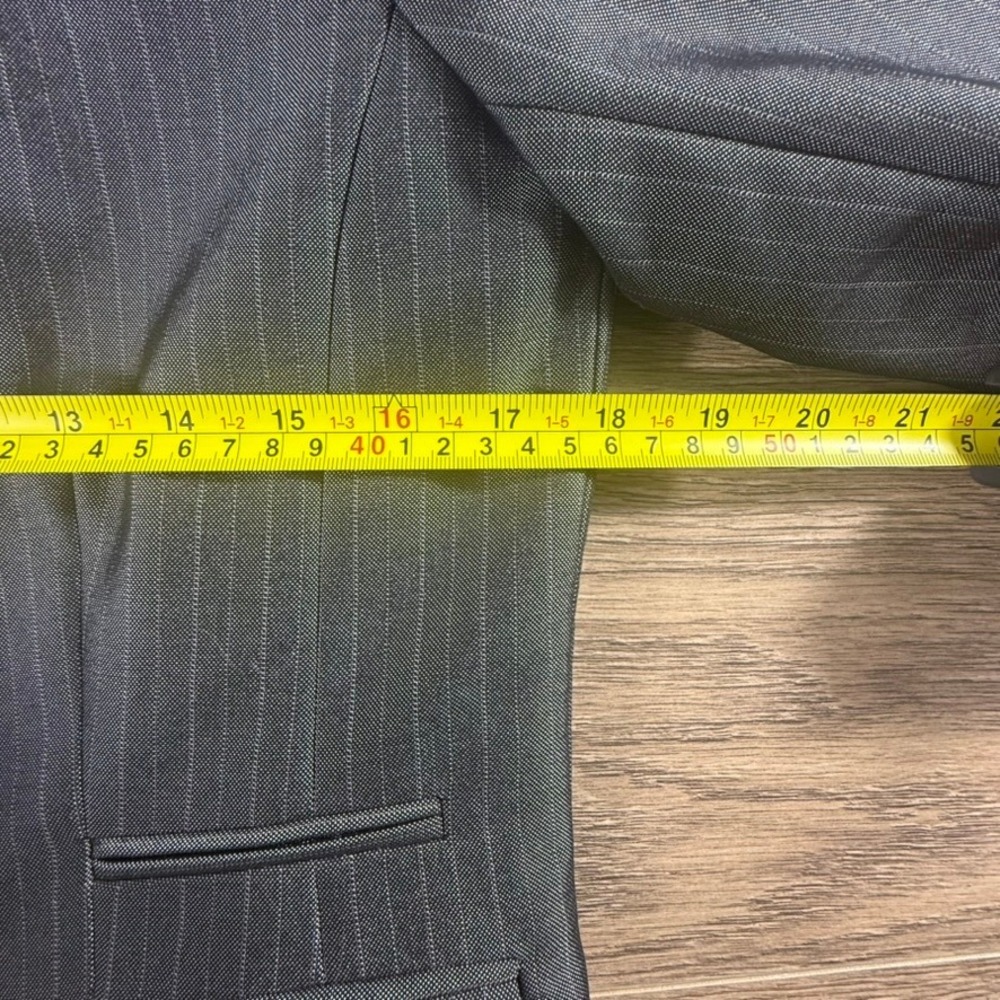 Tahari Women's PinStripe Pantsuit Workwear Gray Sheen Size 8 Office Preppy - Picture 8 of 16